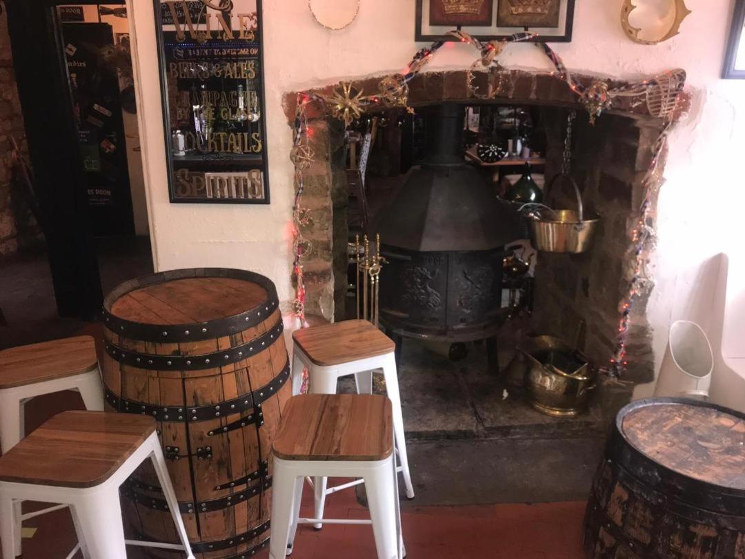 The Crown Inn Lea Extérieur photo