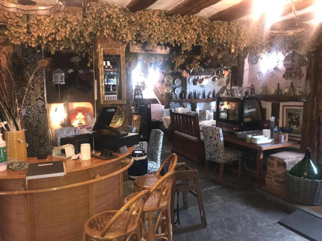 The Crown Inn Lea Extérieur photo